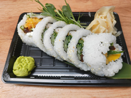 Uramaki:  Kurczak w tempurze z mango 