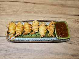 Krewetka w ziemniaczkach z sosem homarowym lub słodkie chili 6 szt. 